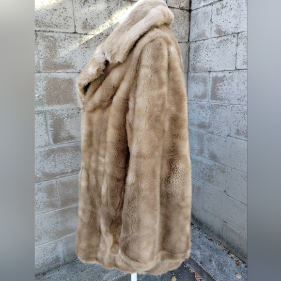 Made in England High Quality Faux Fur Real Leather Coat - Picture 5 of 13